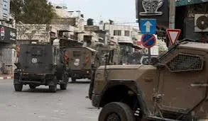 الاحتلال يعتقل ثلاثة شبان ويدمر محتويات منشأة زراعية شرق قلقيلية الاحتلال يعتقل ثلاثة شبان ويدمر محتويات منشأة زراعية شرق قلقيلية